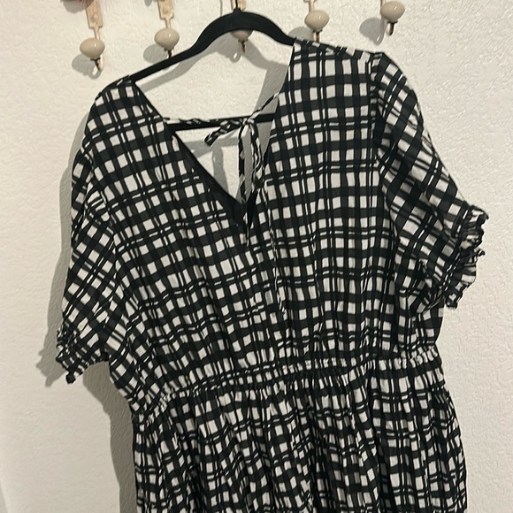 Dress - Picture 4 of 4